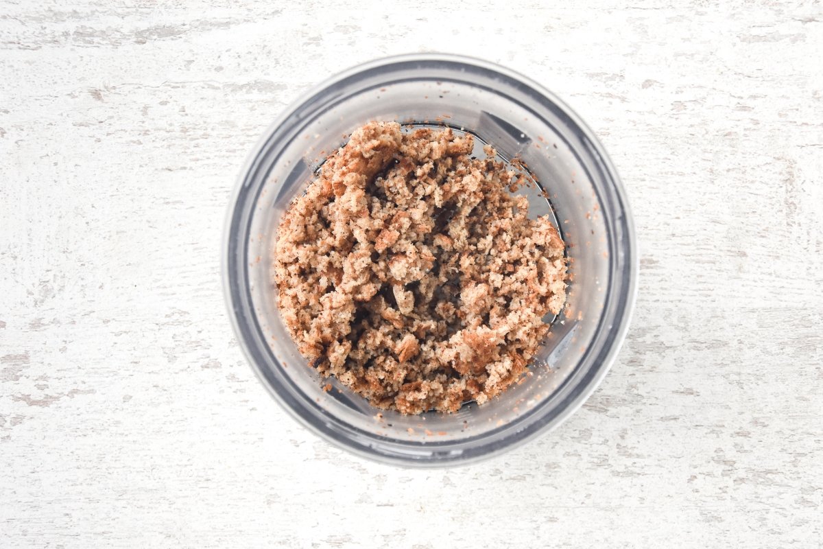 Trituramos el pan tostado