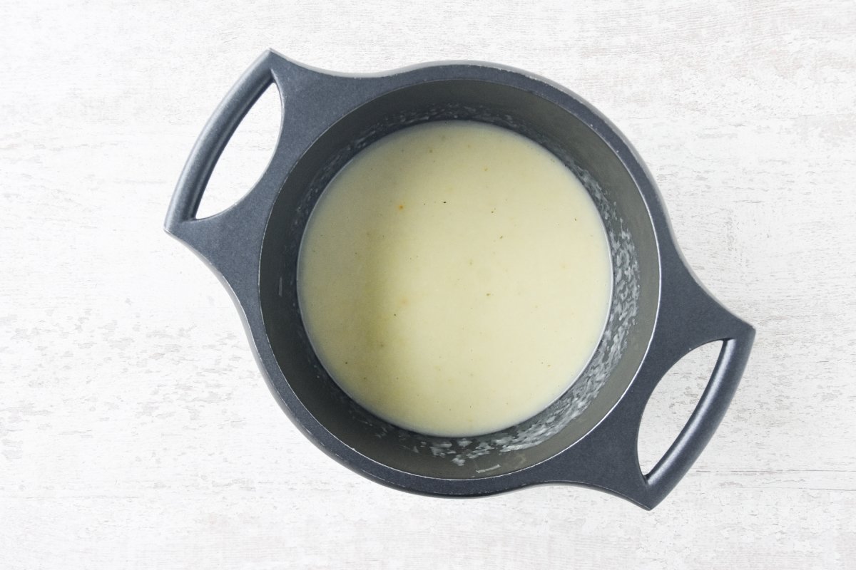Trituramos la crema de puerros y manzana