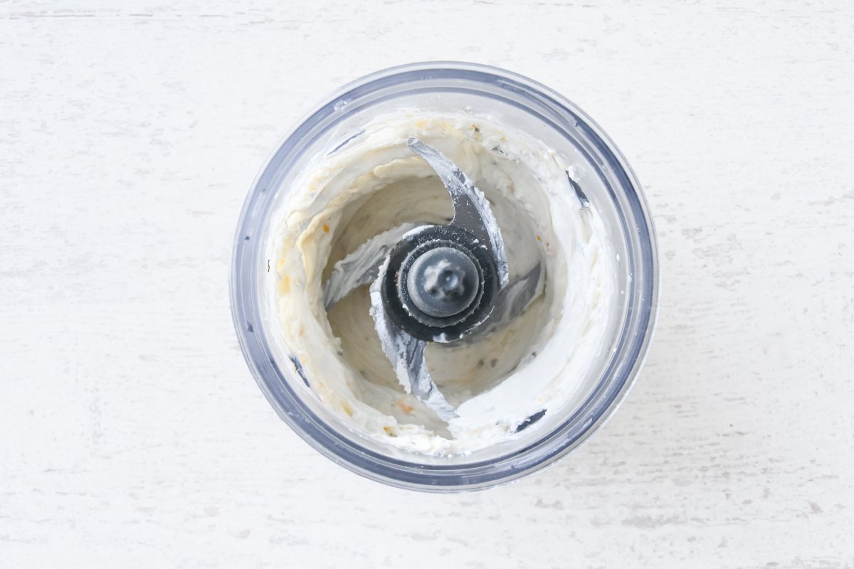 Trituramos la mousse salada de queso