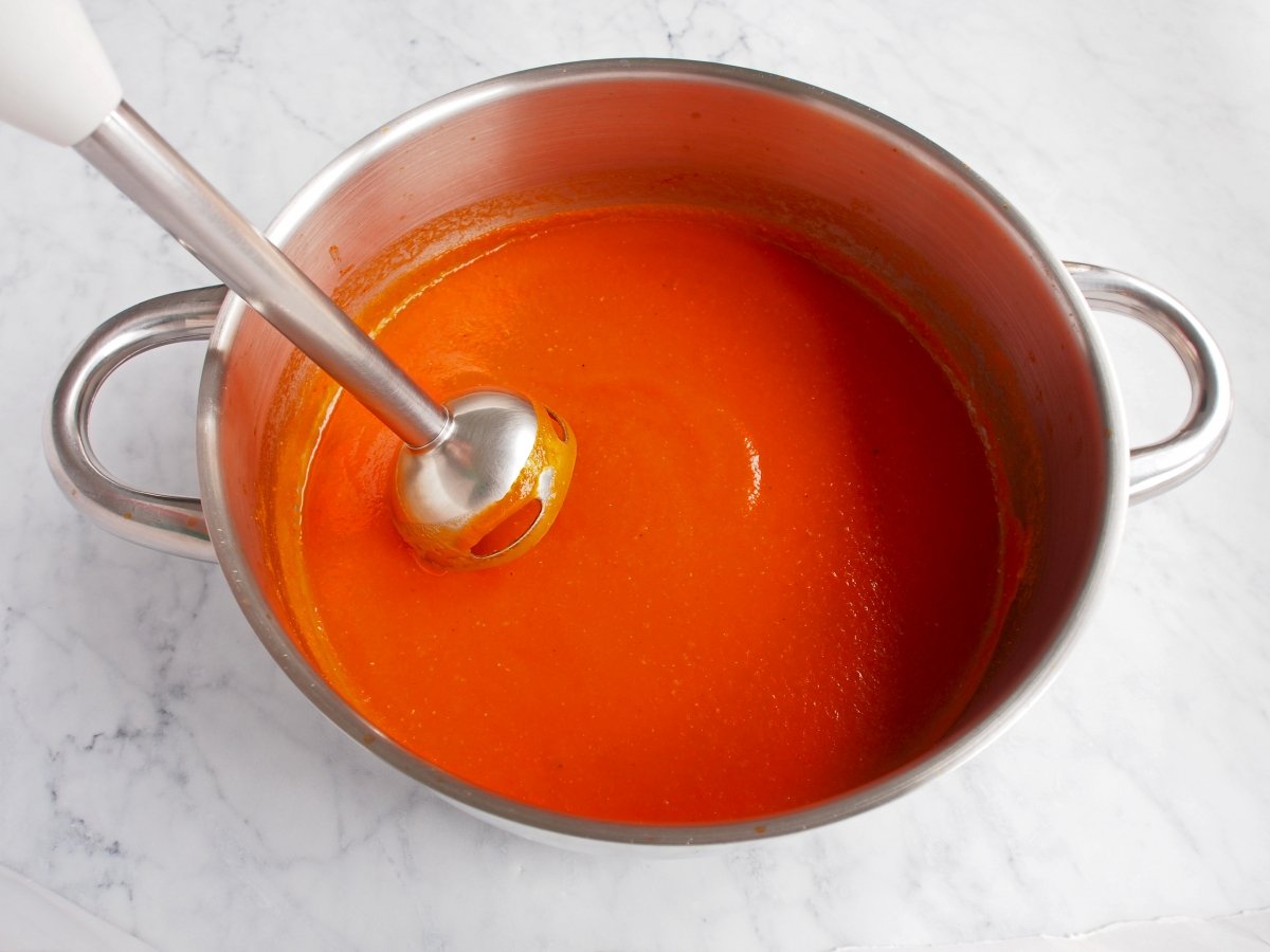 Trituramos la sopa de tomate