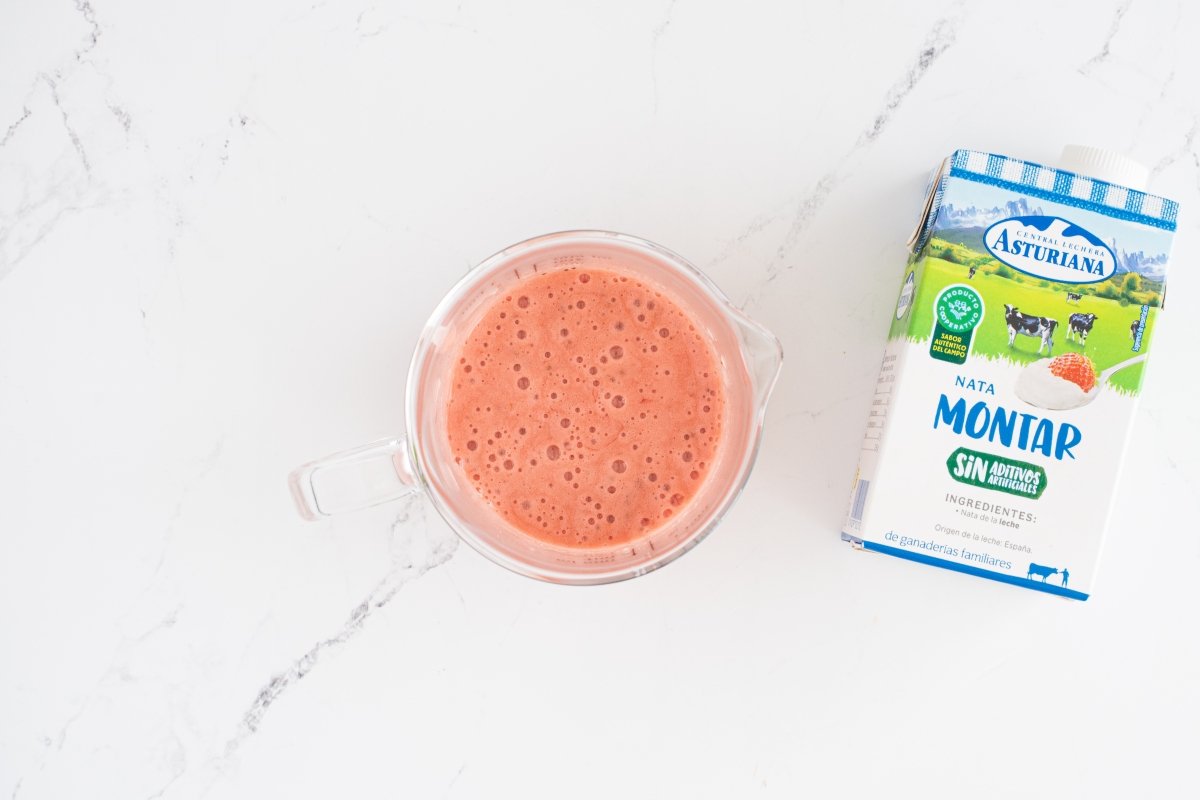 Trituramos las fresas con la gelatina