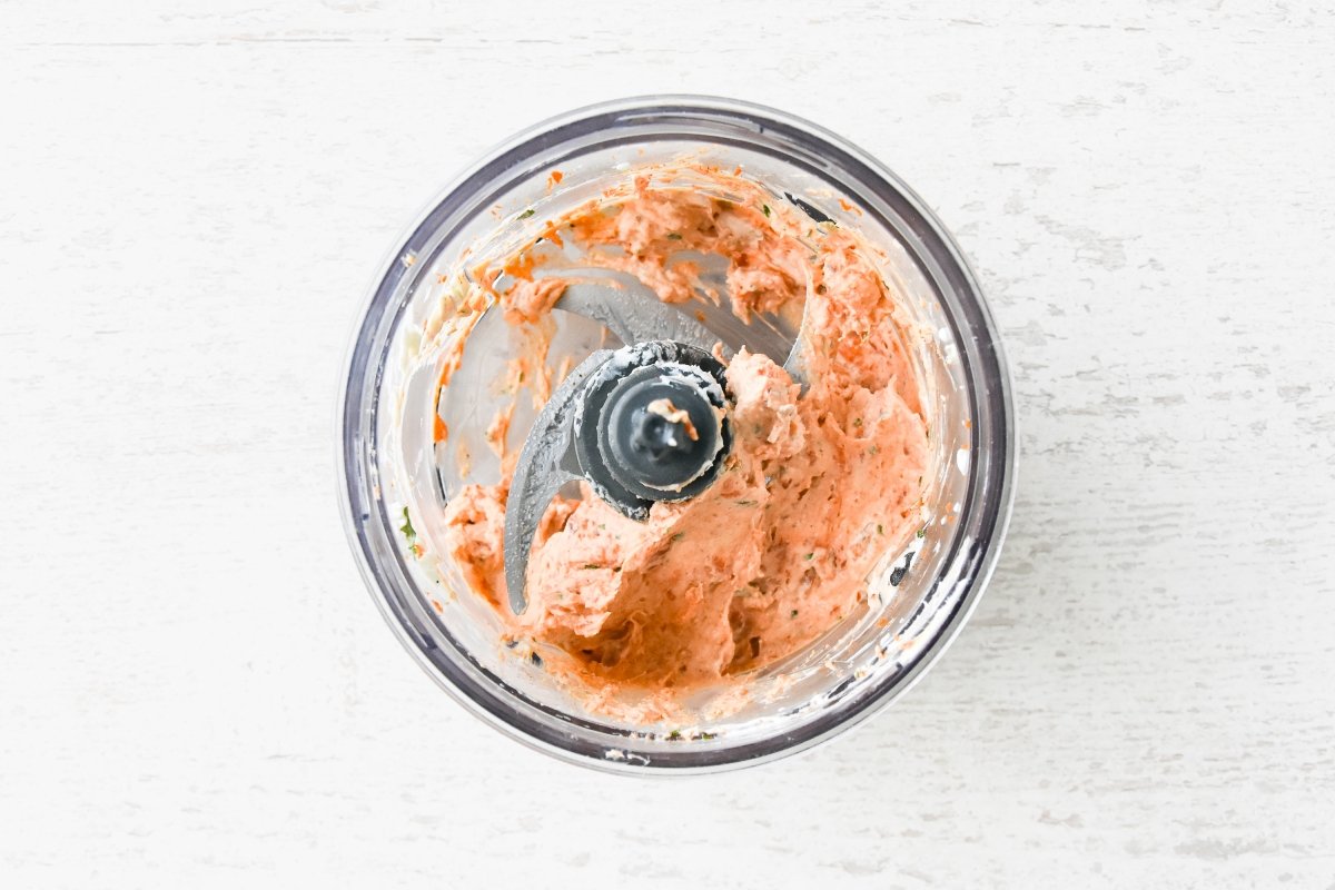Trituramos todos los ingredientes del paté de chorizo