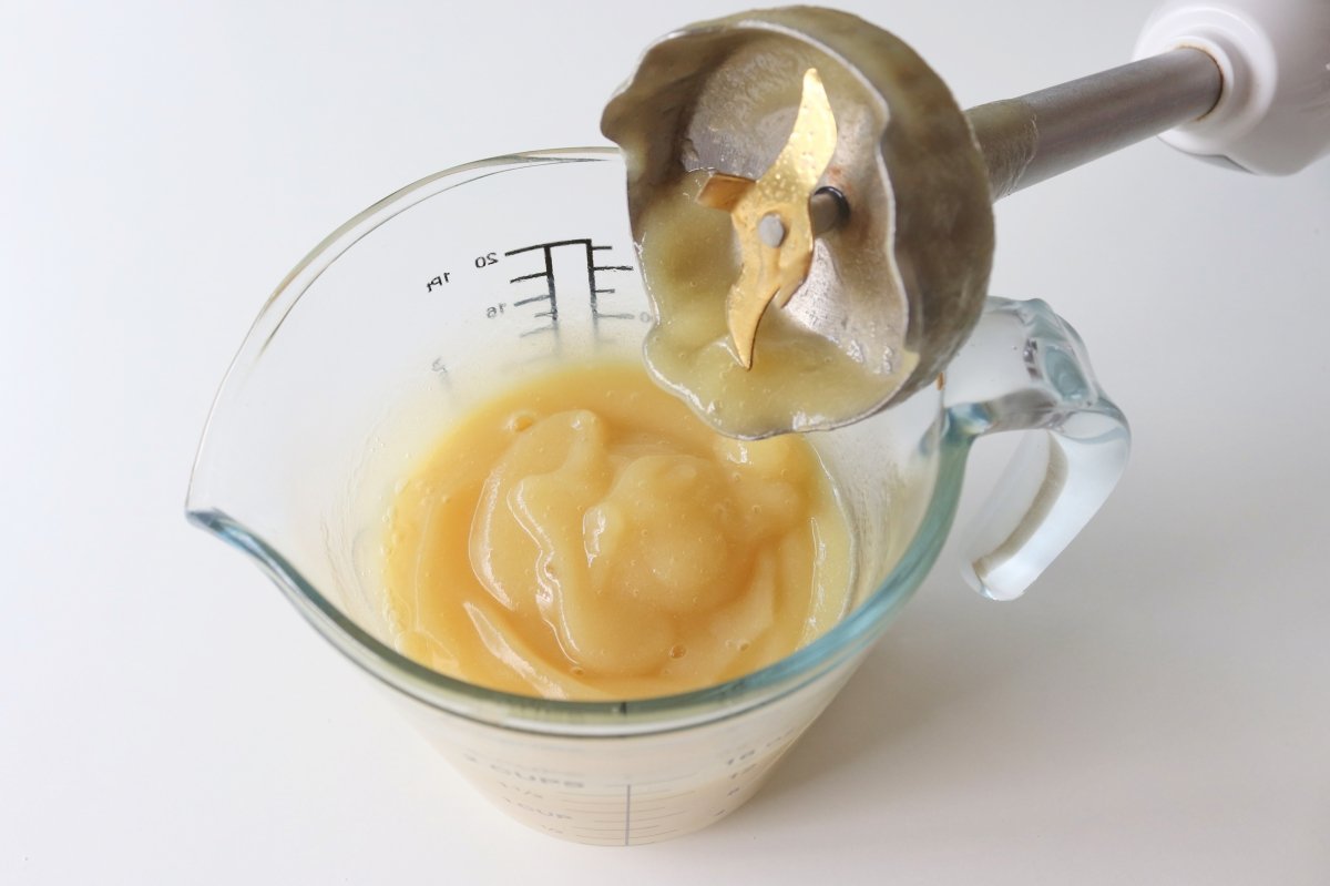 Crush the pear compote