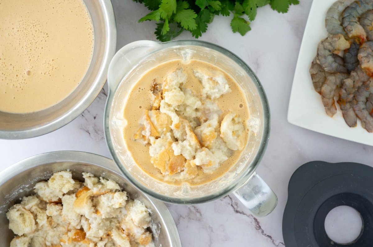 Triturar el pan del vatapá