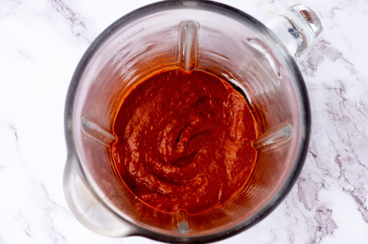 Triturar la salsa en una batidora