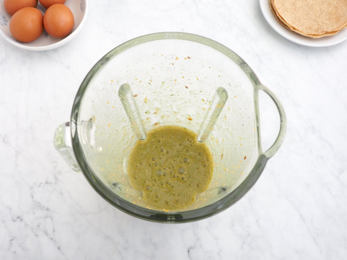 Triturar la salsa verde