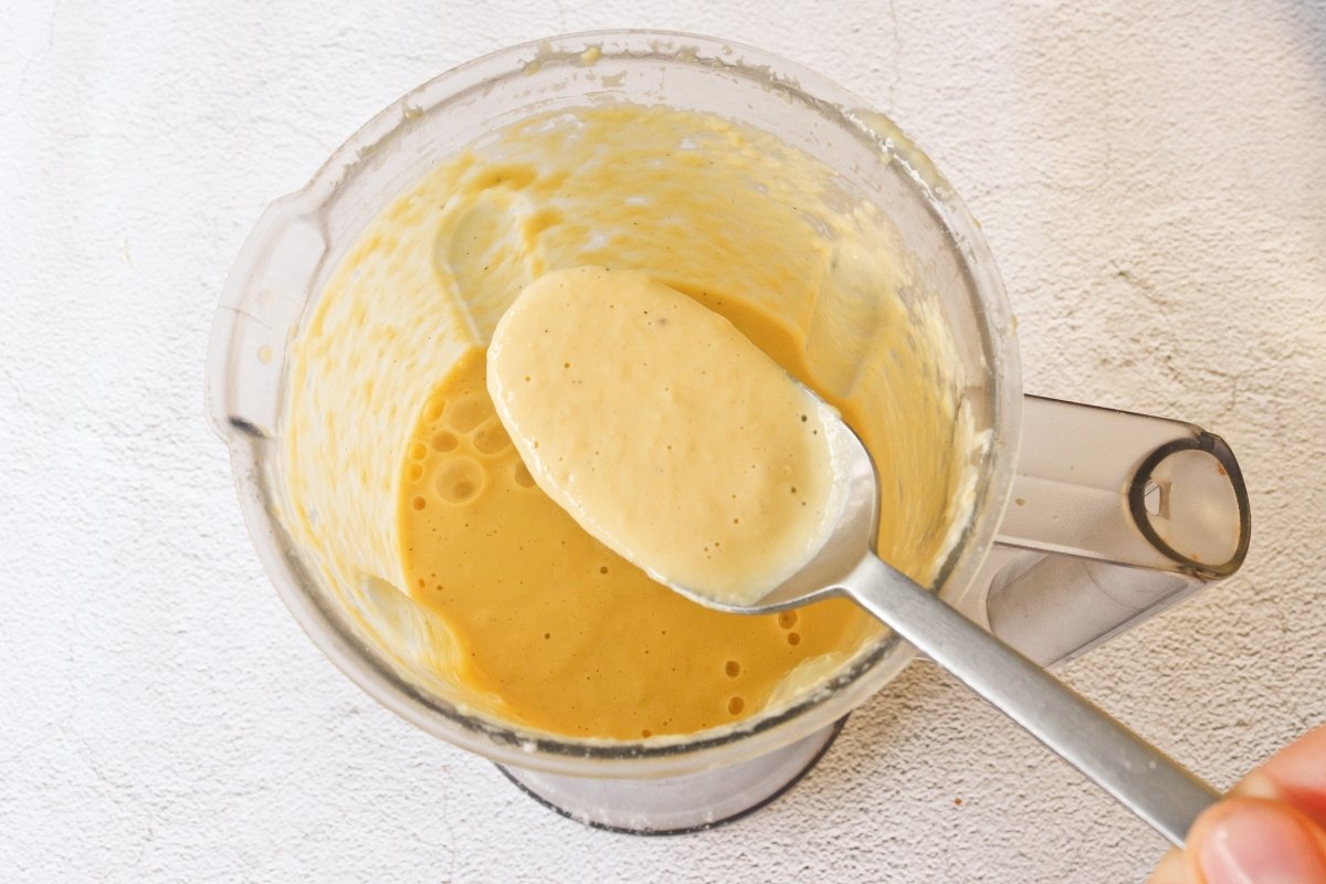 Triturar los ingredientes de la masa de las chorreadas