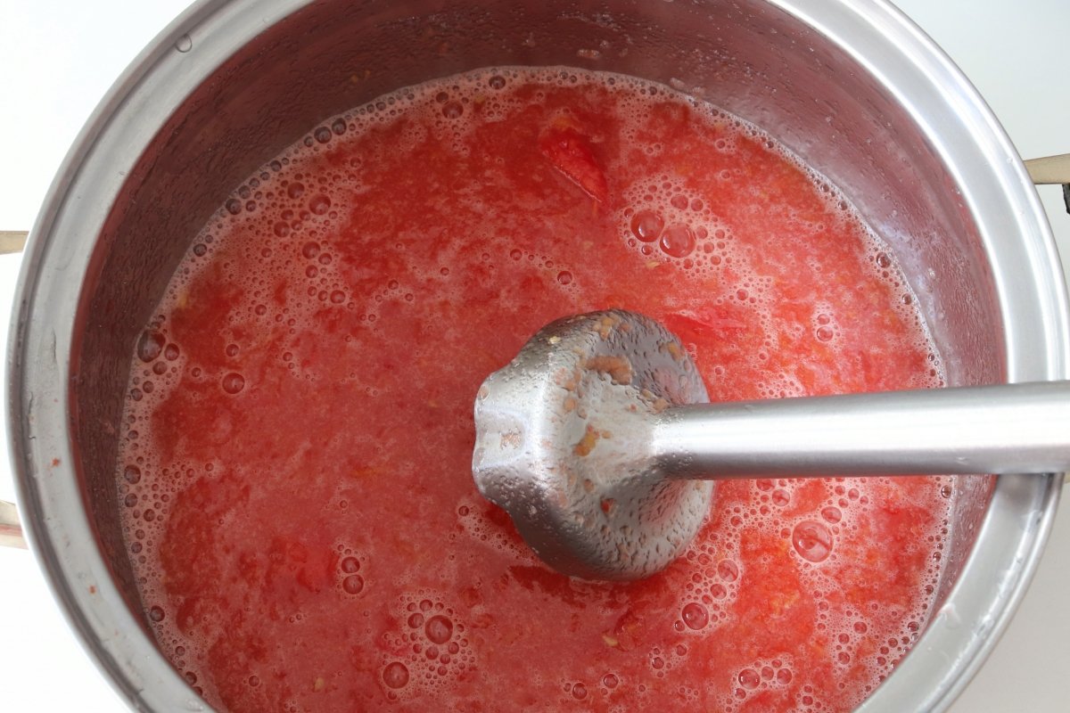Triturar mermelada de tomate