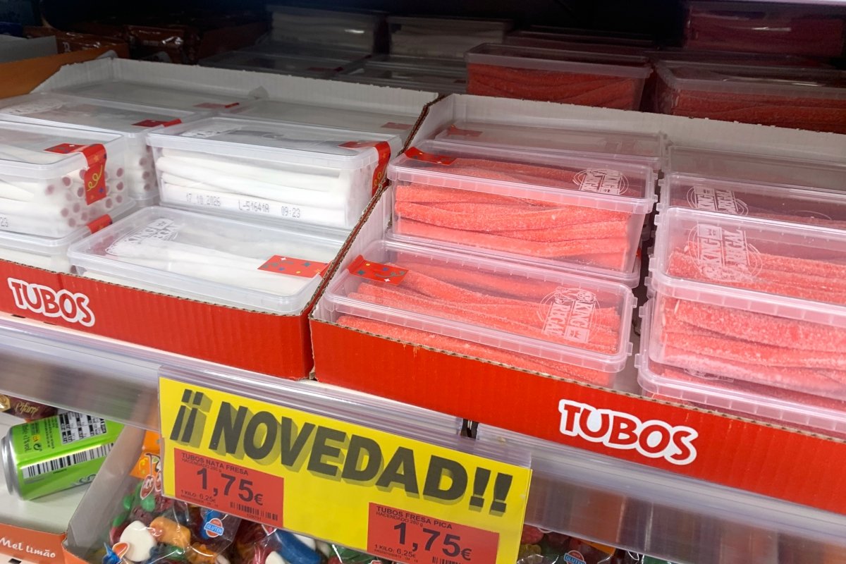 Tubos de golosina de fresa y nata de Mercadona