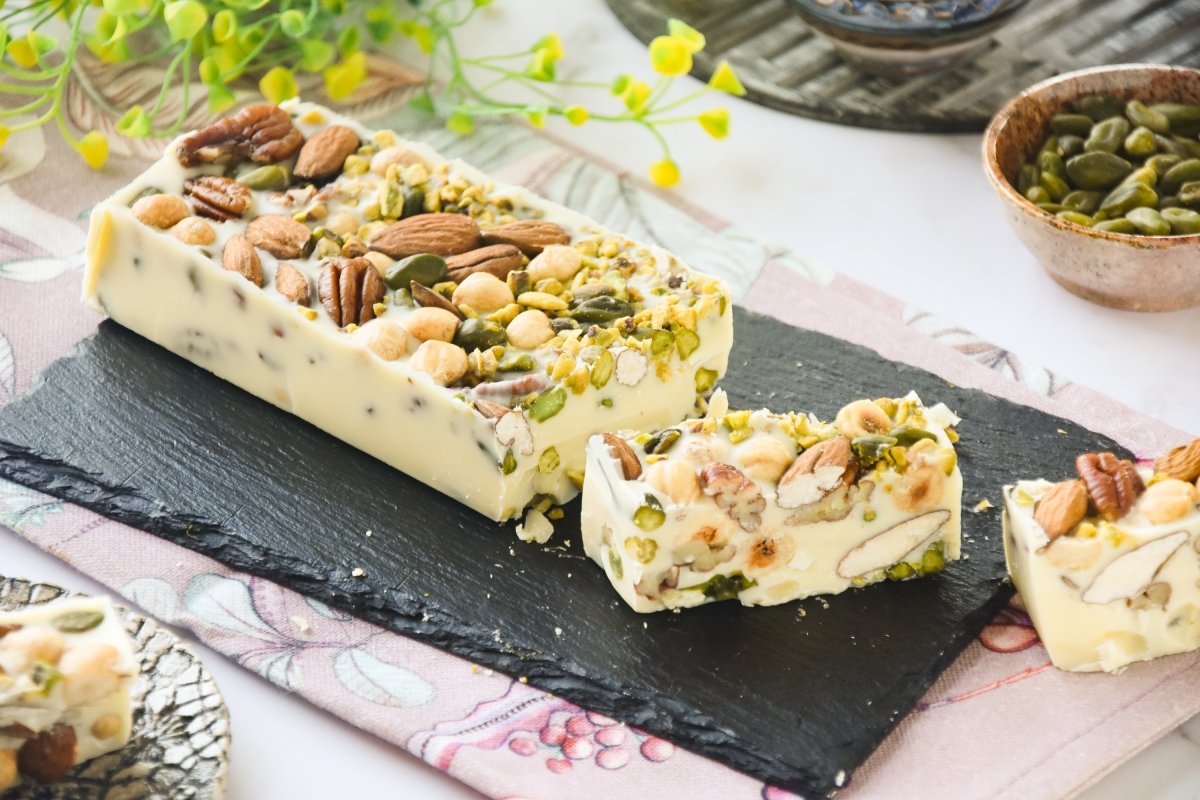 Turrón de chocolate blanco casero