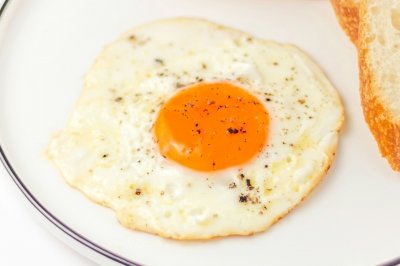 Cómo se debe comer el huevo frito