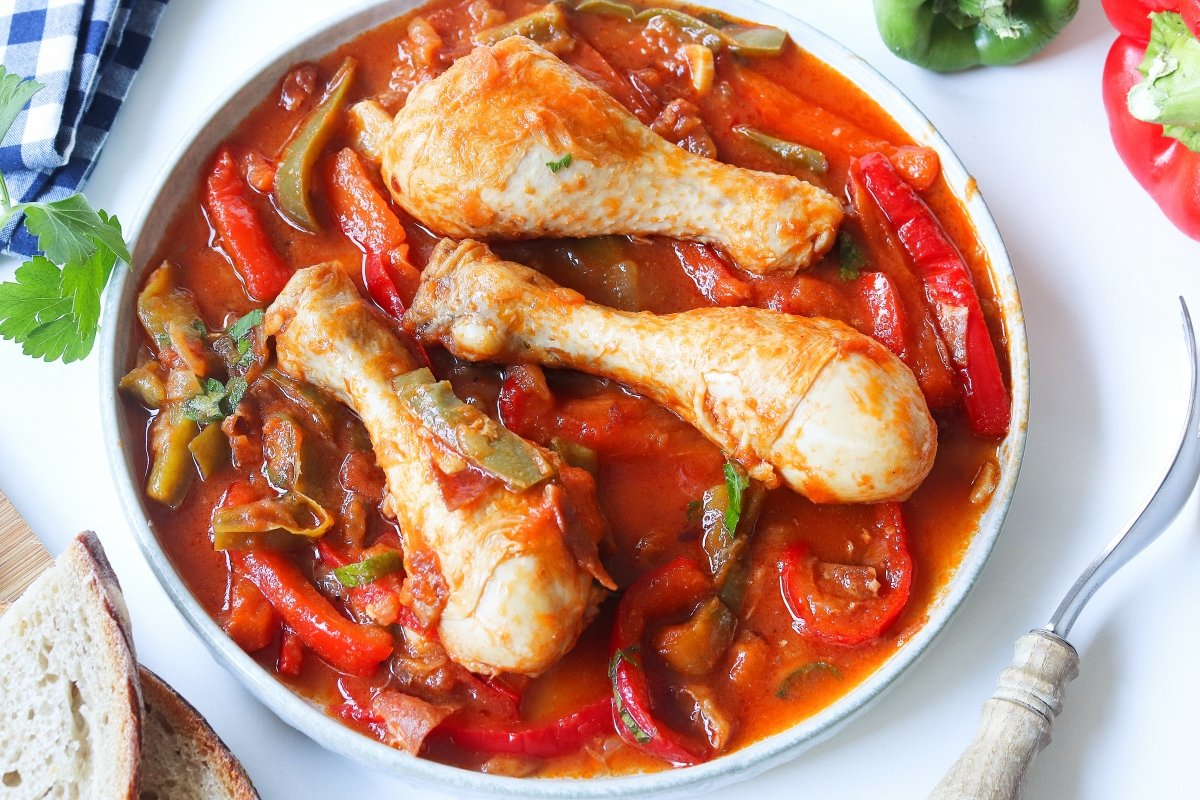 Un plato típico de Zaragoza es el pollo al chilindrón