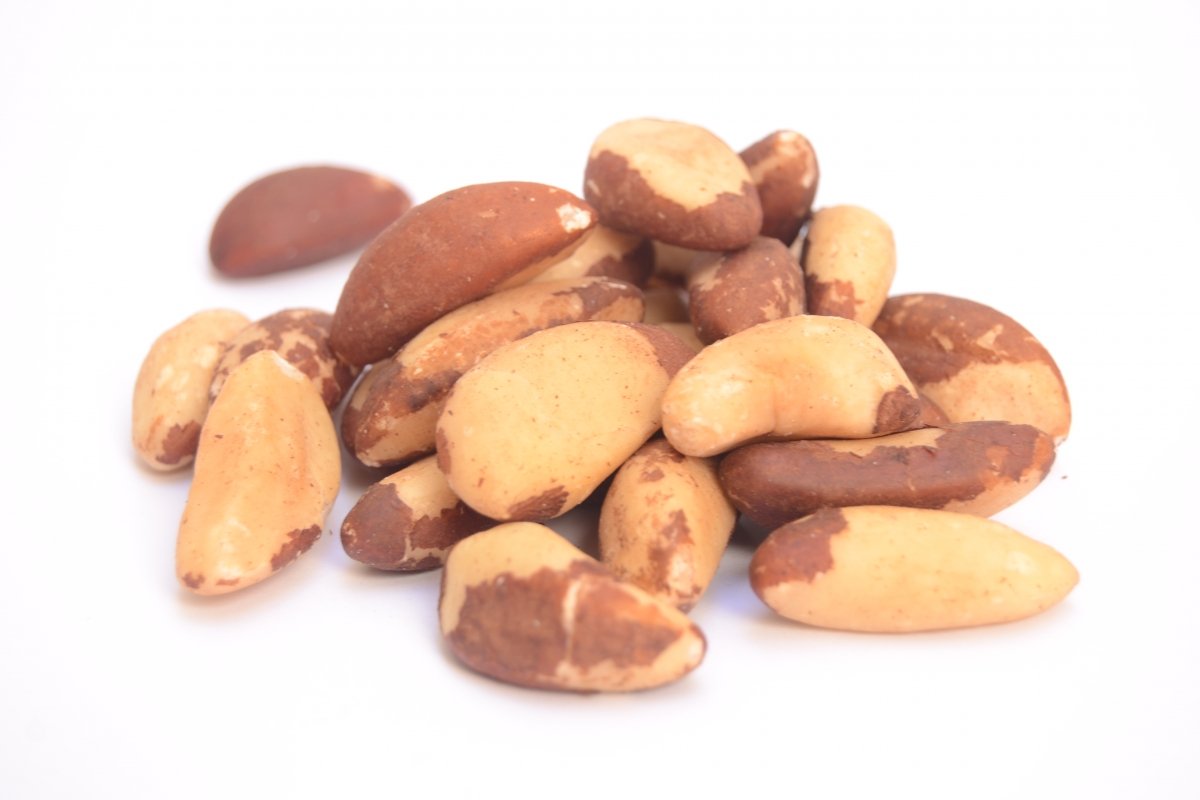 Un puñado de nueces de Brasil listas para comer como aperitivo