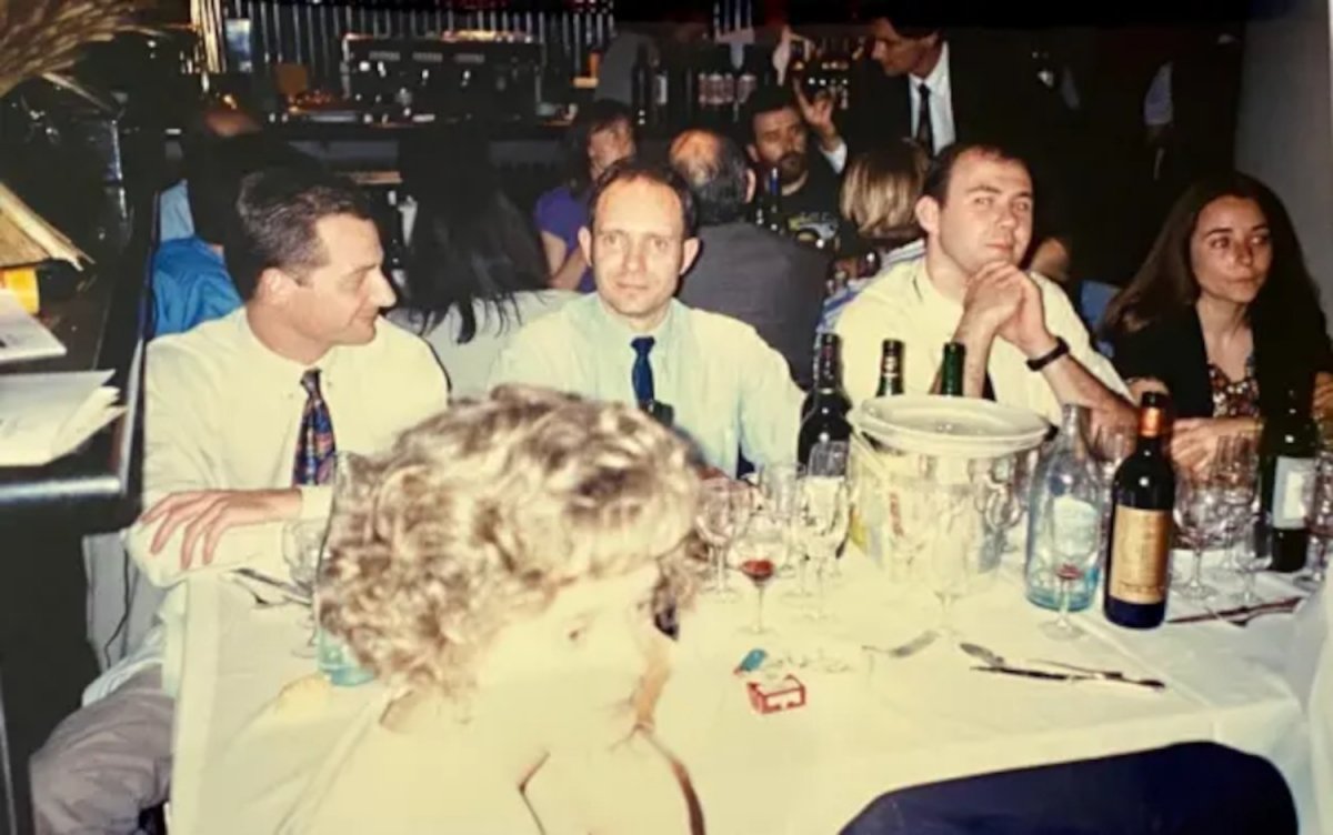 Unos jóvenes Philippe Regol y Toni Massanés sentados a la mesa