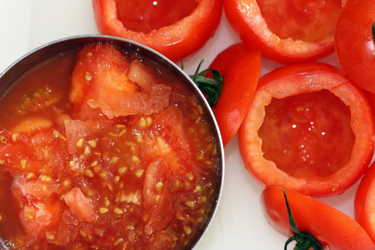 Vaciar los tomates