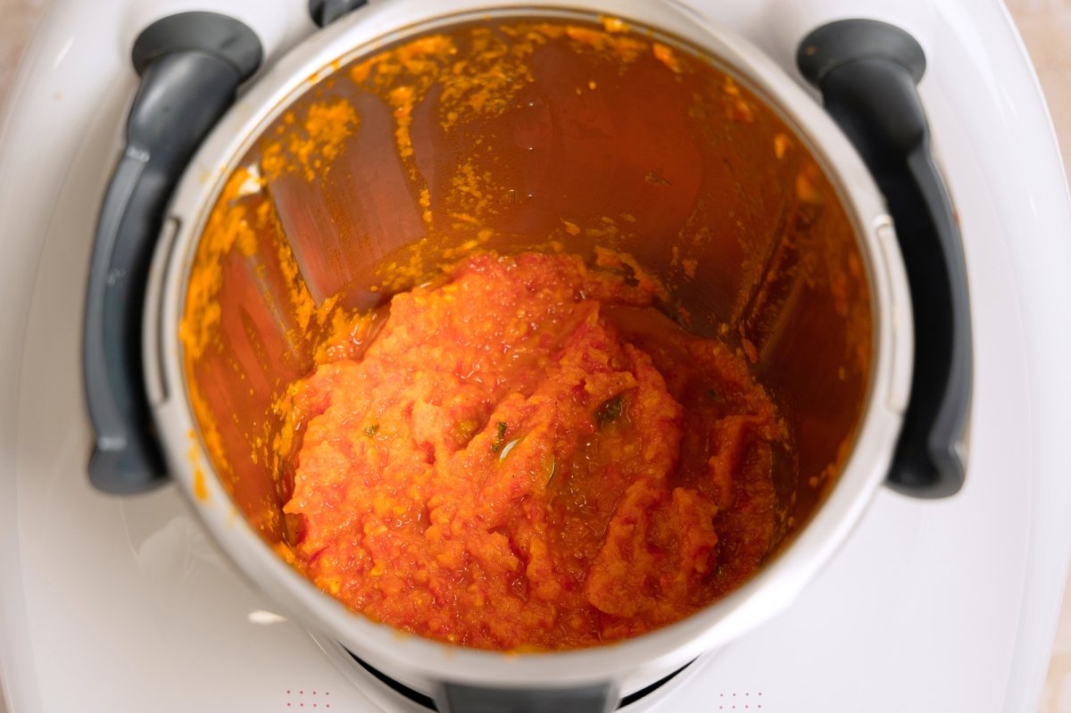 Vaso del Thermomix con tomate frito