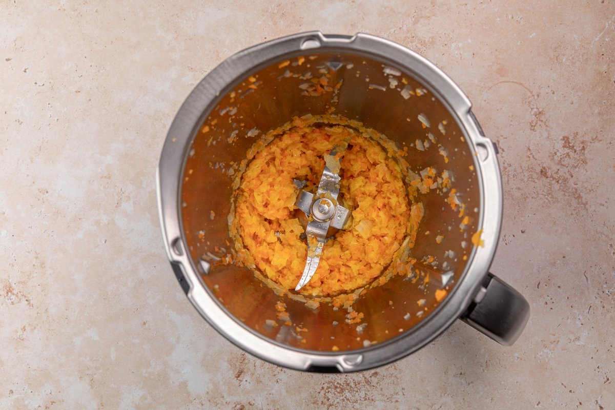 Verdura pochada para los macarrones a la boloñesa en Thermomix