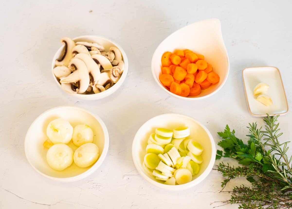 Verduras para hacer redondo de ternera en salsa cortadas