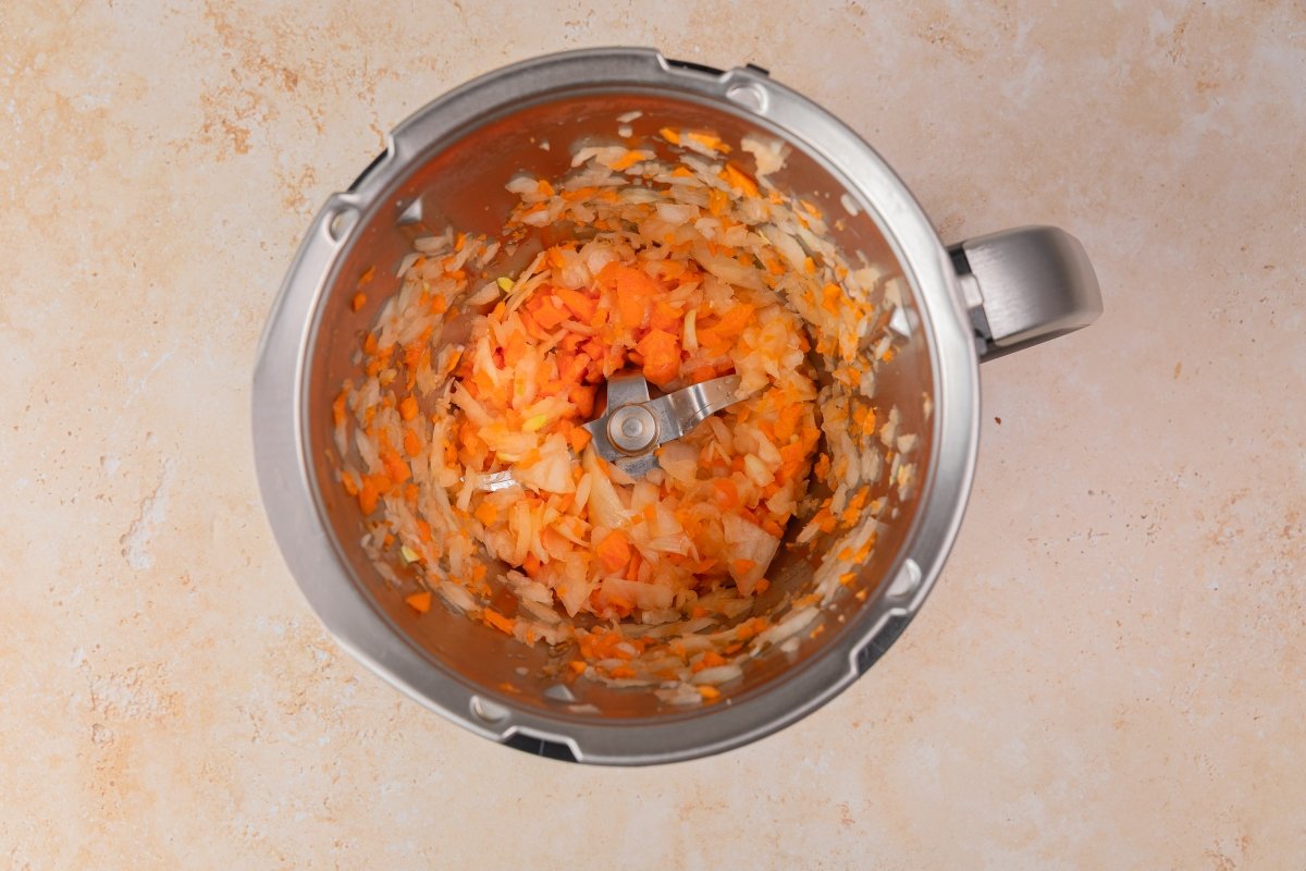 Verduras picadas para el arroz nelba con y sin Thermomix