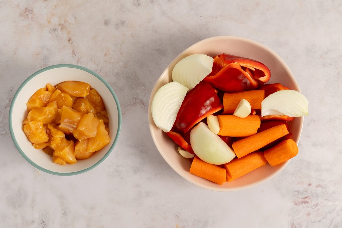 Verduras y pollo en trozos