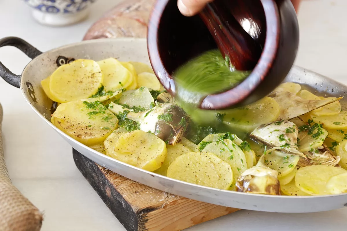 Vertemos el majado sobre las patatas *