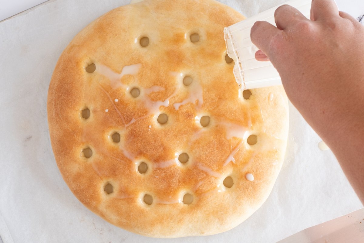 Vertemos la nata a la torta