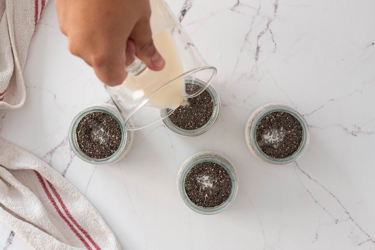 Pour the chia sweetened rice drink