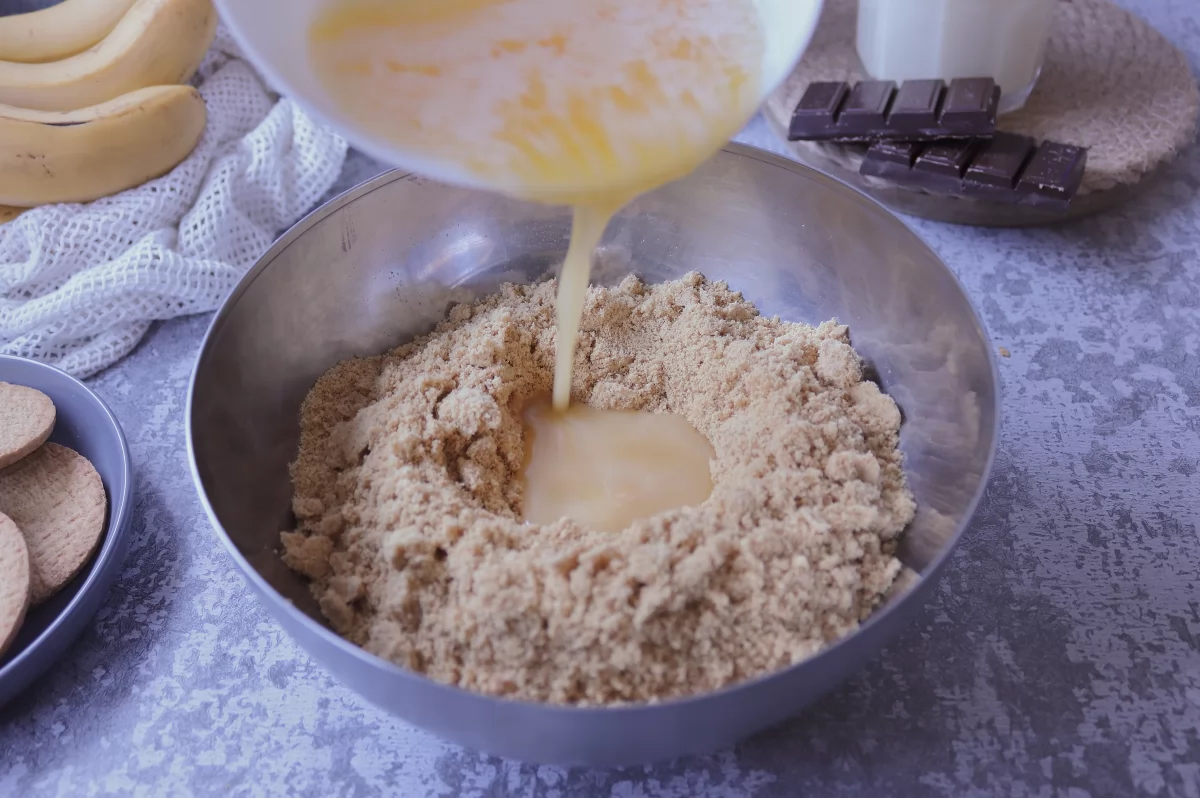 Tarta banoffee 3 verter mantequilla en galletas tarta banoffee *