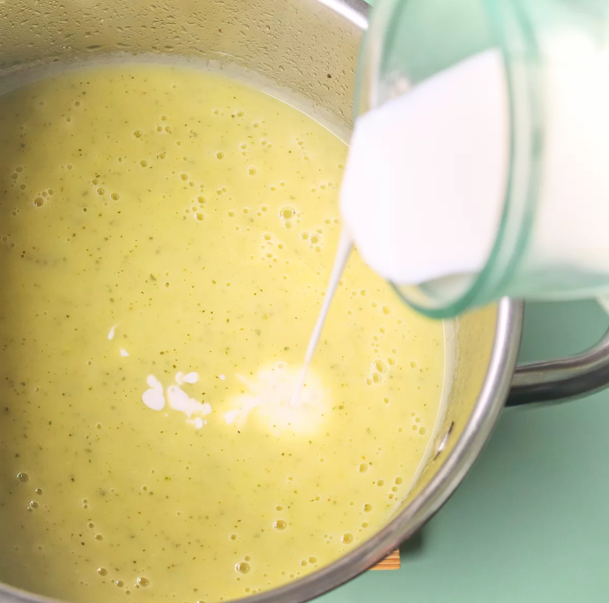 Crema de calabacín 8 verter nata crema de calabacín *