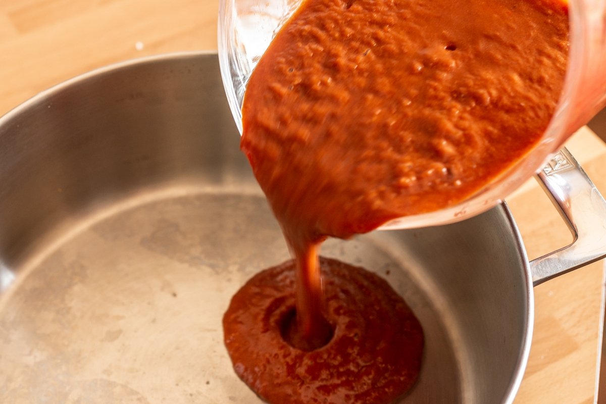 Pour the sauce into the pan