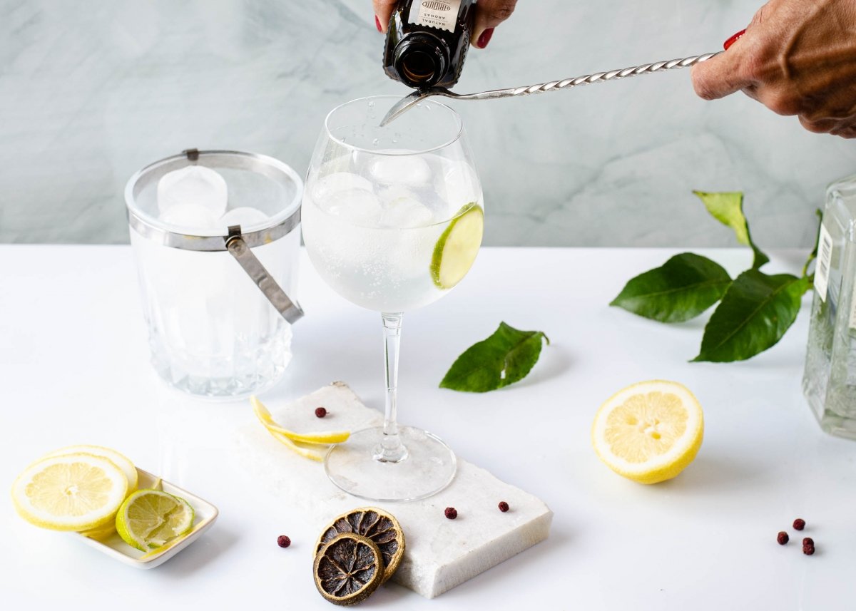 Pouring the tonic to make gin and tonic