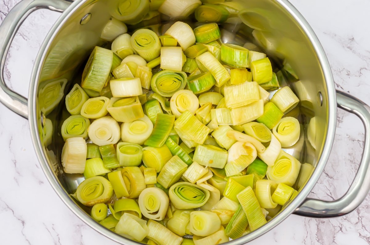 Vichysoisse de manzana, pera y apio sofrito