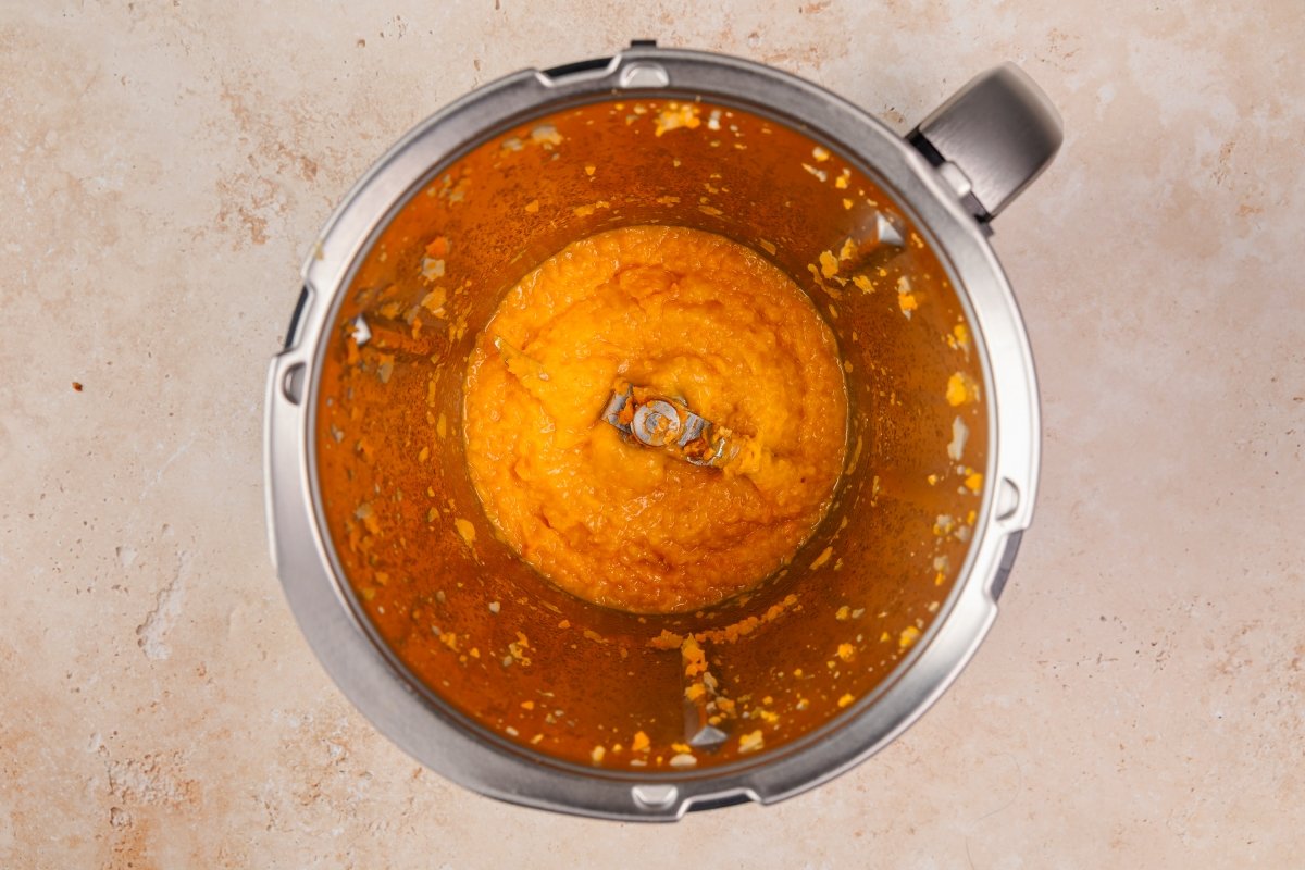 Vino incorporado a las albóndigas en salsa en Thermomix