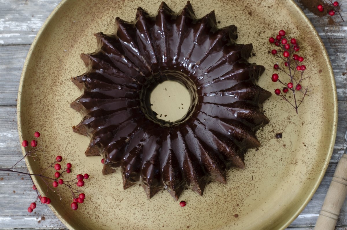 vista cenital del bundt cake de chocolate