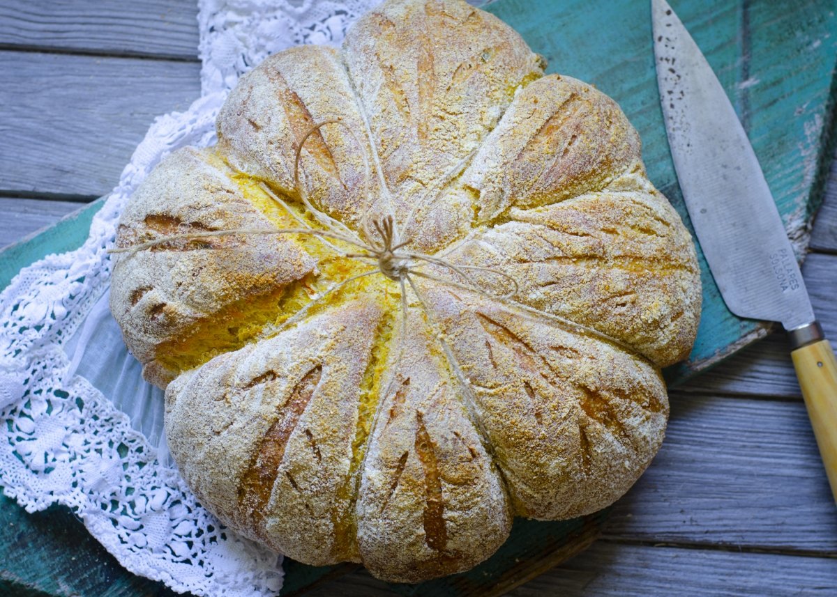 overhead view of pumpkin bread