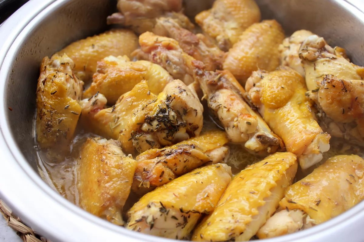 Alitas de pollo al ajillo 6 Vista de las alitas de pollo durante el proceso de cocción *