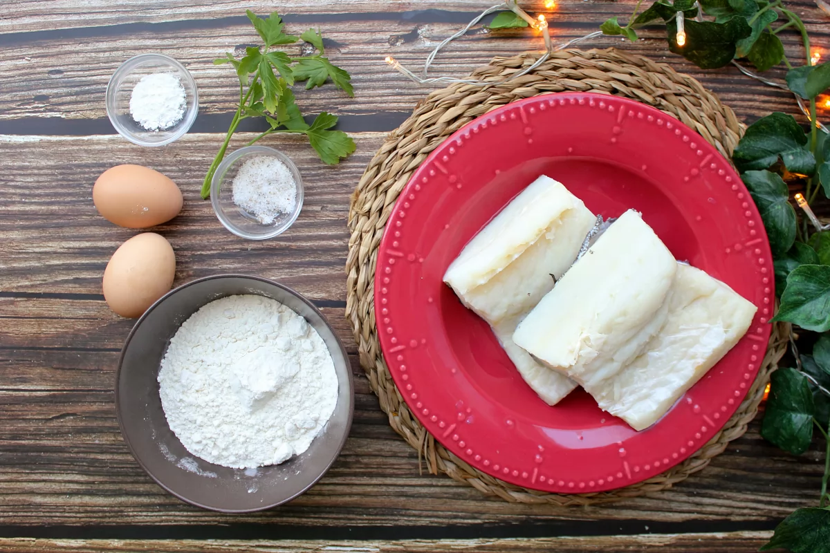 Vista de los ingredientes necesarios para hacer el bacalao rebozado