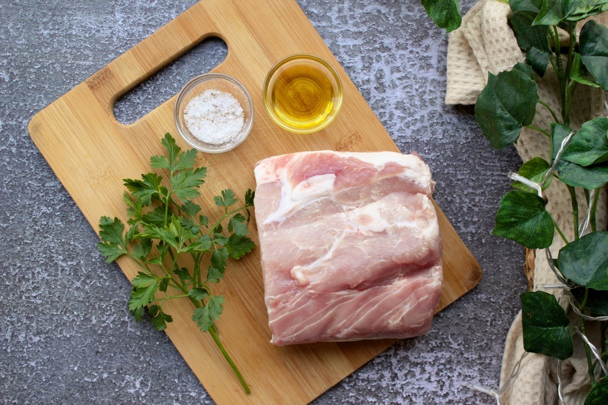 Vista de los ingredientes necesarios para hacer lomo de cerdo a la plancha