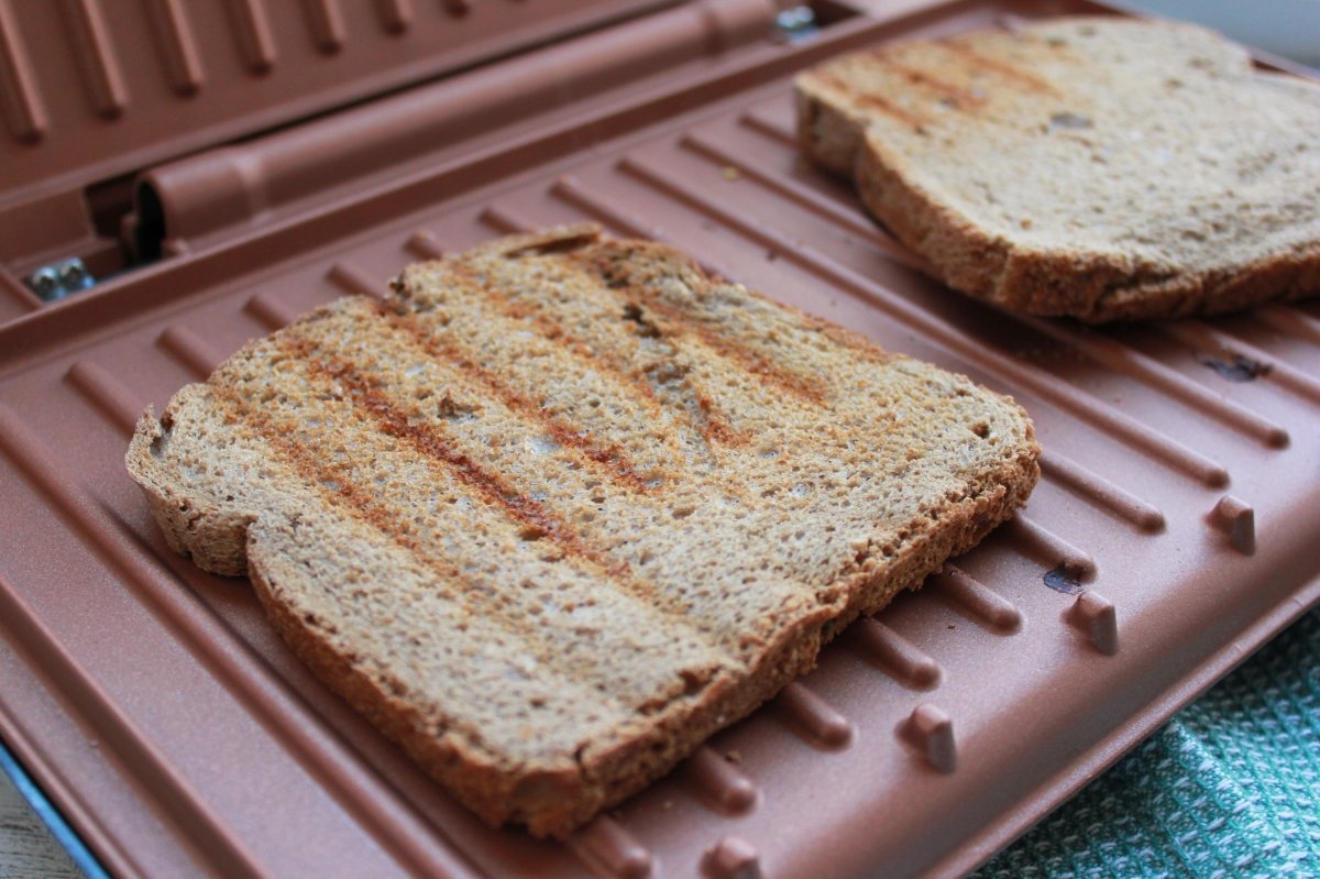 Vista del proceso de tostado del pan de molde