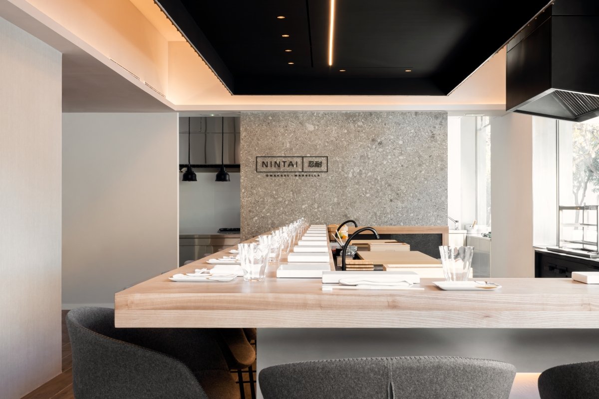Zona de barra del restaurante japonés Nintai en Marbella