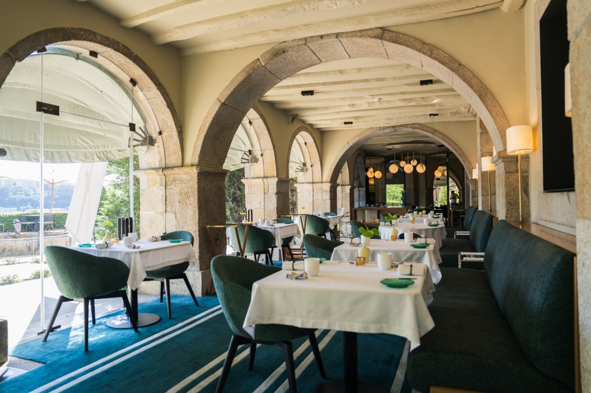 Zona de comedor con vistas del restaurante portugués Antiqvvm