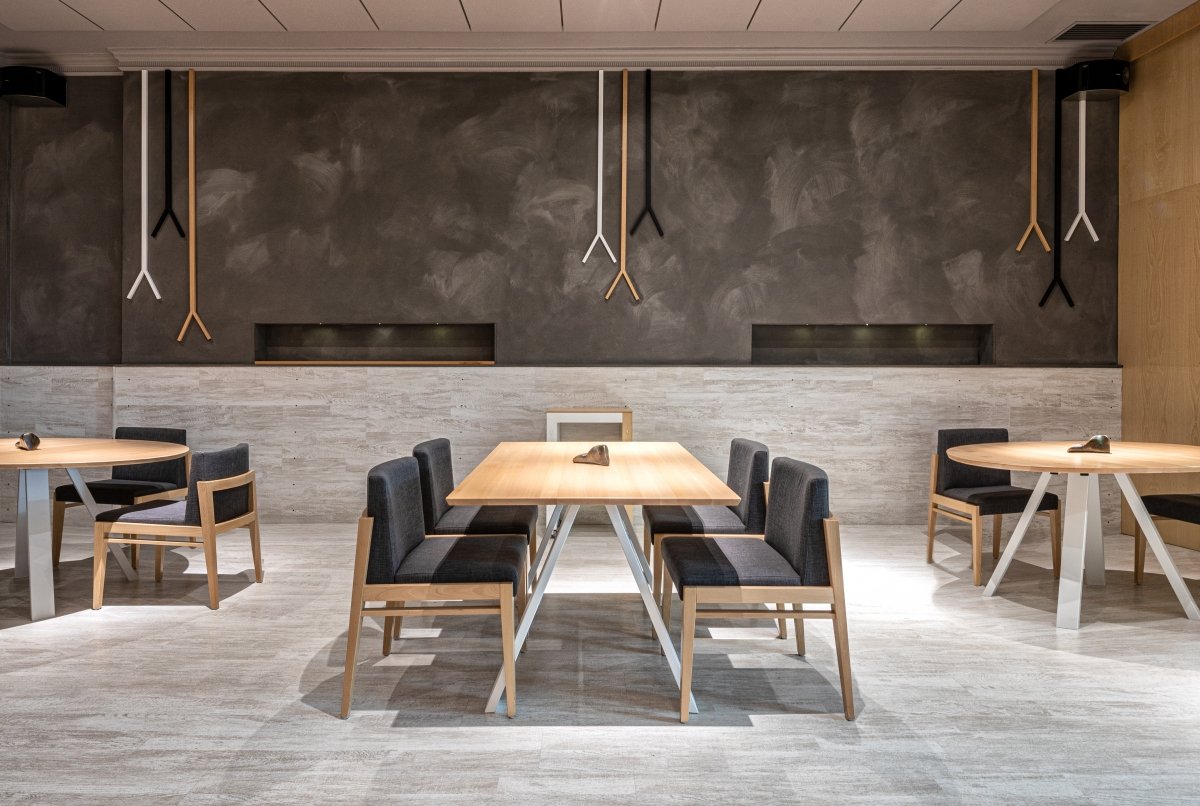 Zona de comedor del restaurante Nova en Ourense