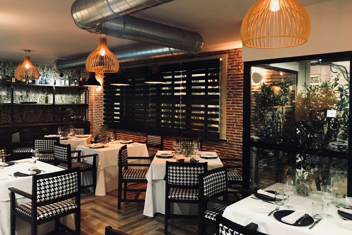 Zona de comedor del restaurante Versátil